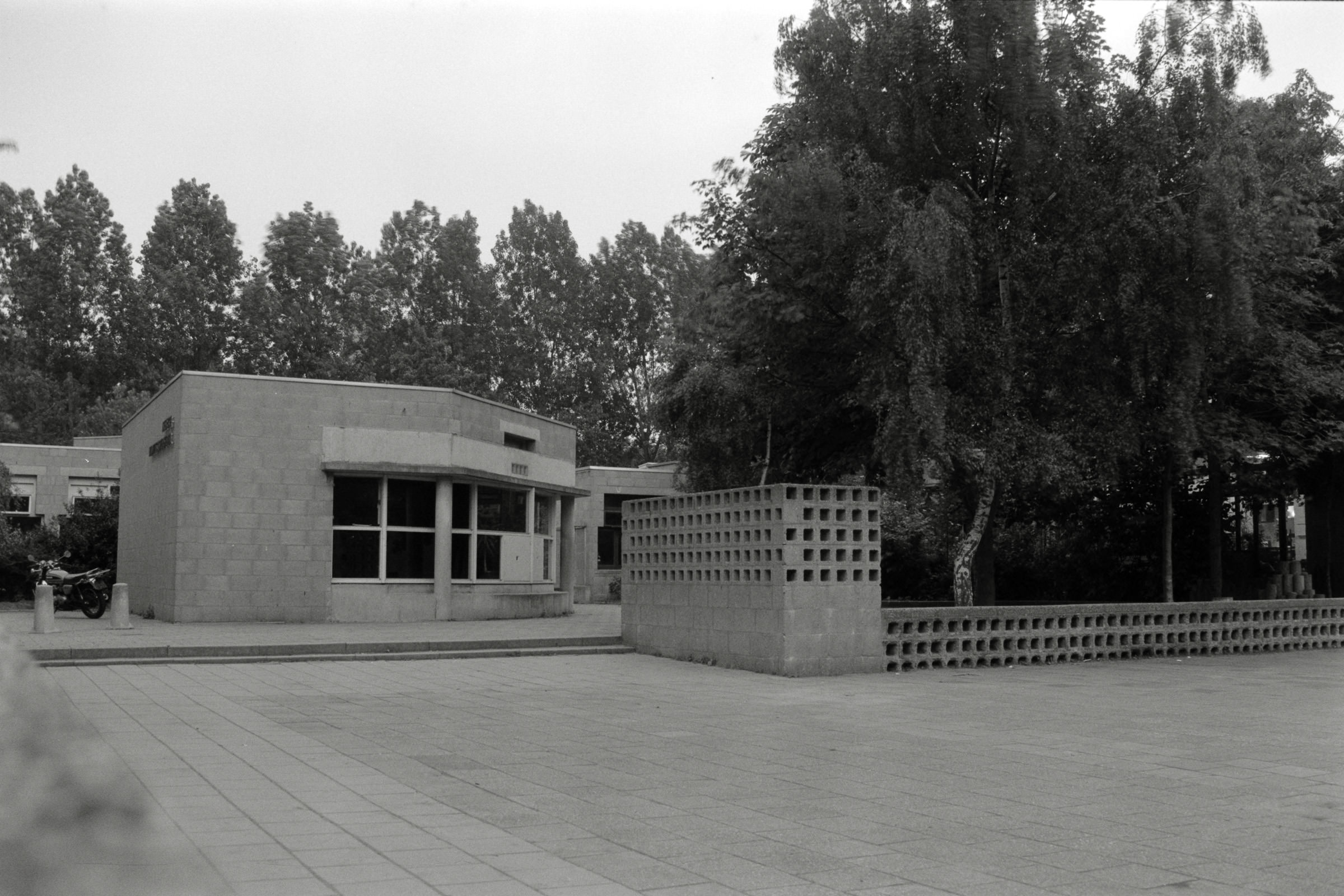 AHP F1992 06 004 sc250507 img27 NLP